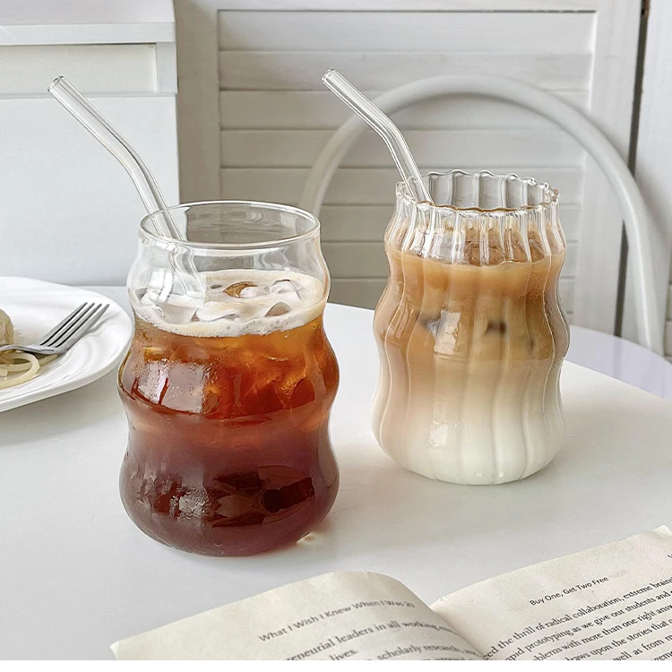 Verre Nervuré avec Couvercle en Bambou et Paille en Verre, 500 ml - Mahally.ma