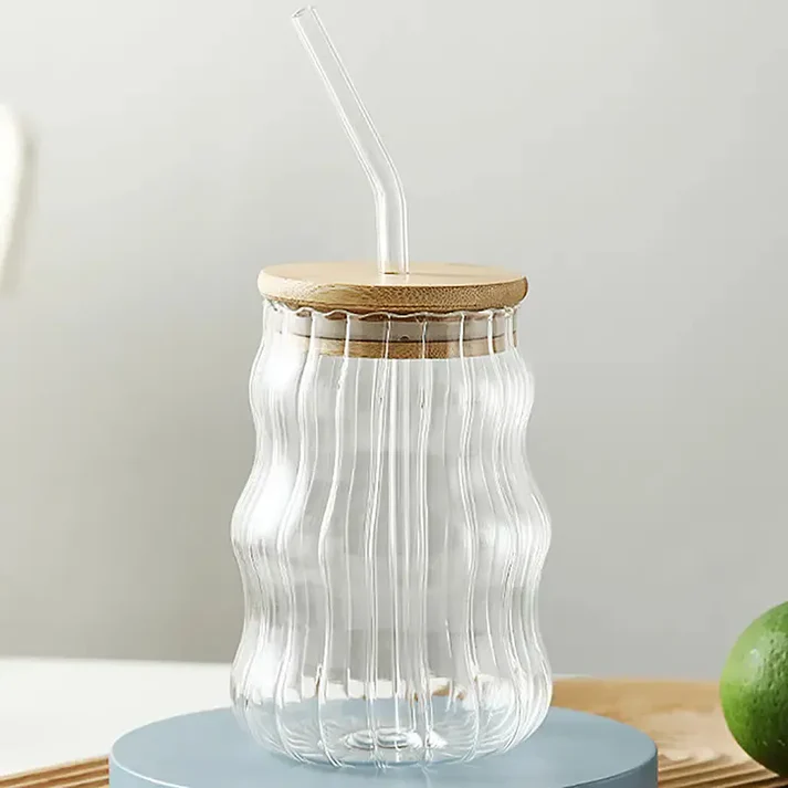 Verre Nervuré avec Couvercle en Bambou et Paille en Verre, 500 ml - Mahally.ma